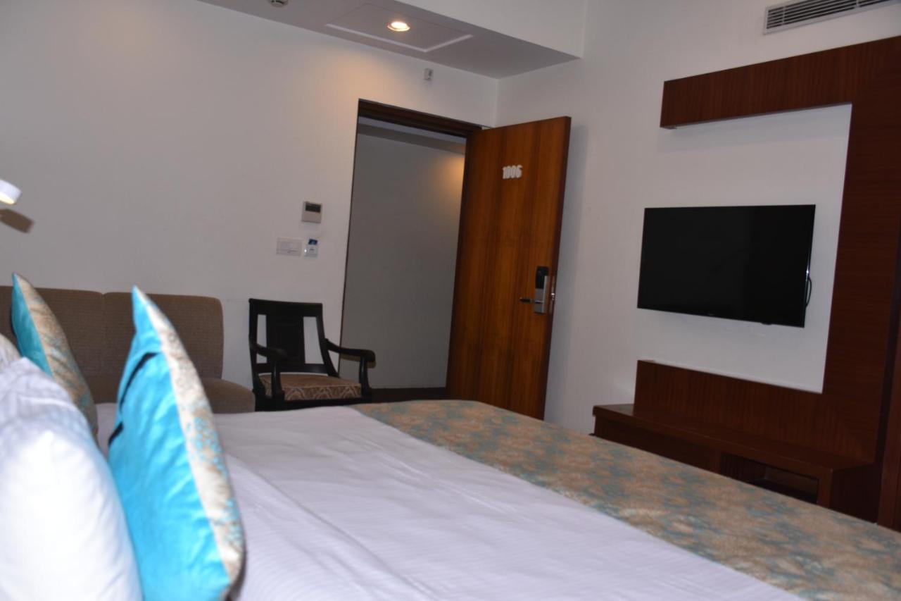 Hotel Meadows Βαρανάσι Εξωτερικό φωτογραφία
