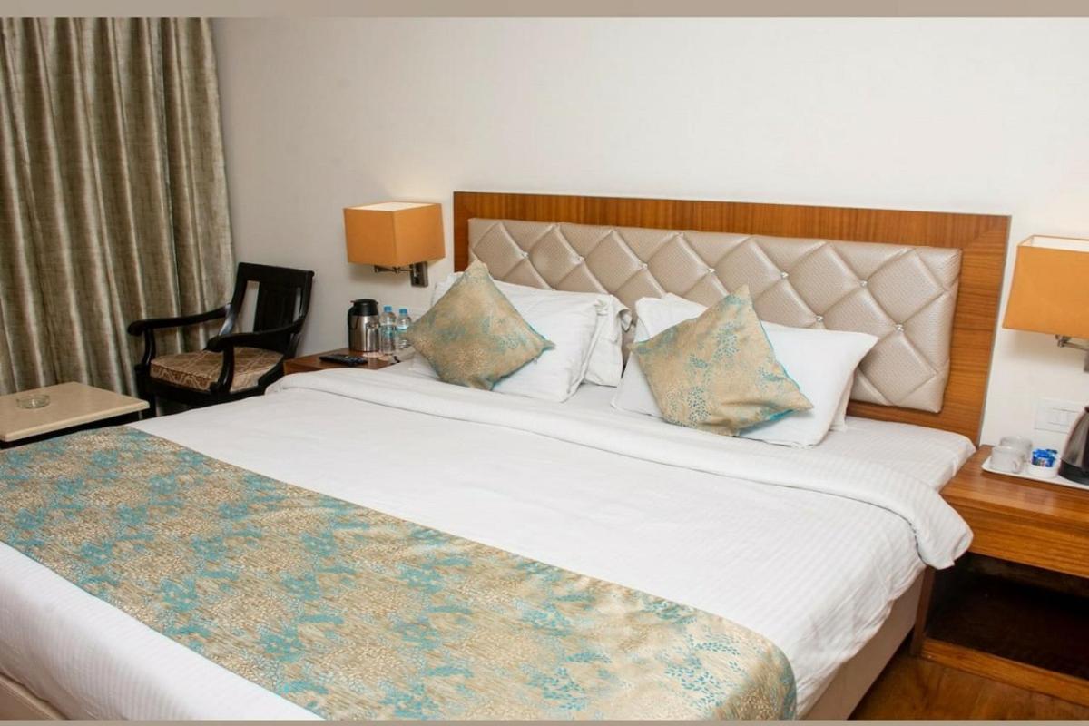 Hotel Meadows Βαρανάσι Εξωτερικό φωτογραφία